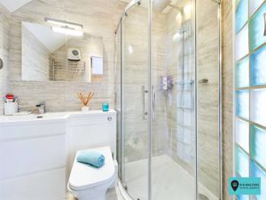 En Suite - click for photo gallery